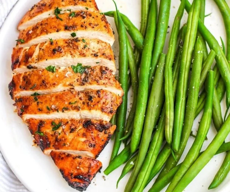 Delicious air fryer chicken breast served with fresh vegetables
